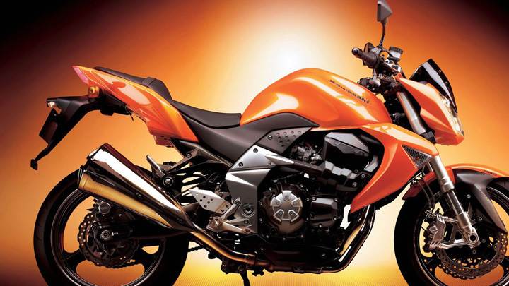 Kawasaki Z1000 In Orange Side Pose